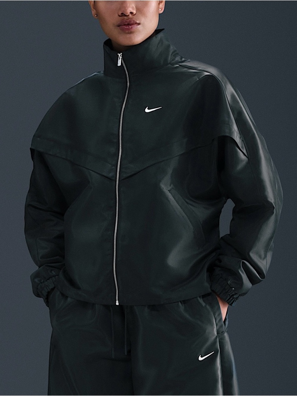 NWT $120 Nike Sportswear Windrunner Women’s Shine Jacket Oversized Medium Green